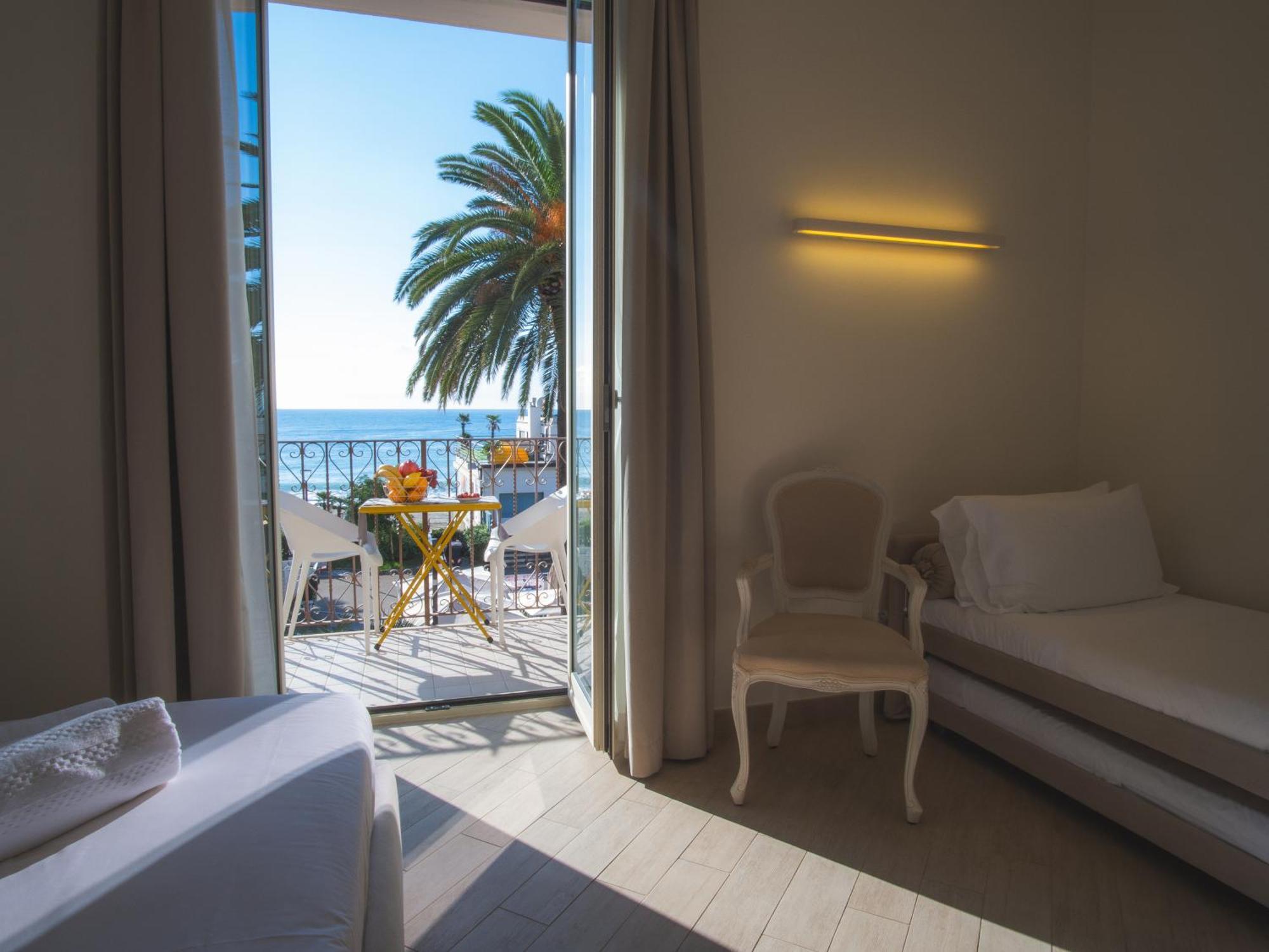 Hotel San Pietro Palace Финале Лигуре Экстерьер фото